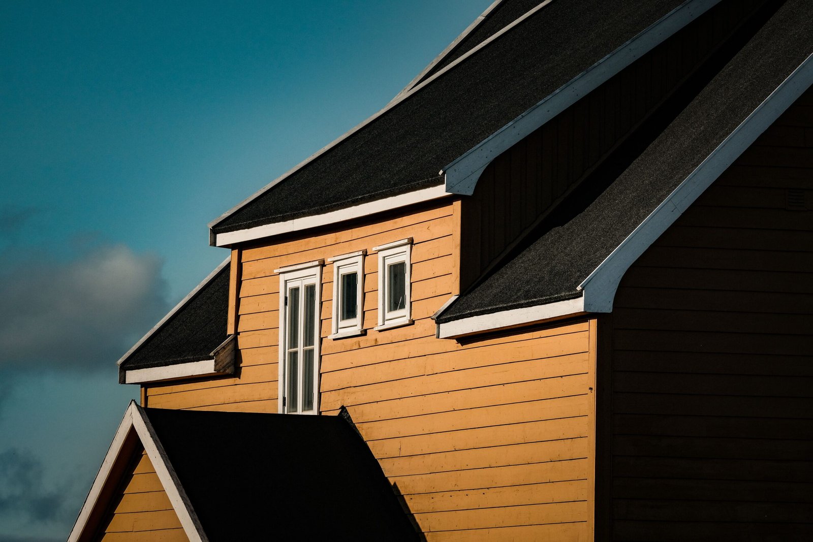 How Much Does It Cost to Install a New Roof on a 1500 sq ft House? (2026 Guide)